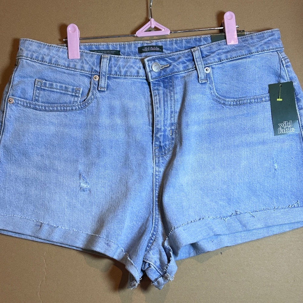 NEW Wild Fable Womens High Rise Denim Shorts Light Wash Distressed Size 12